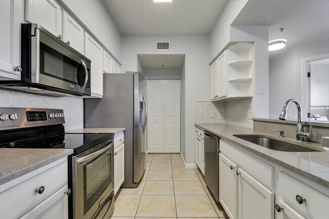 Building Photo - 9212 Myrtlewood Cir W