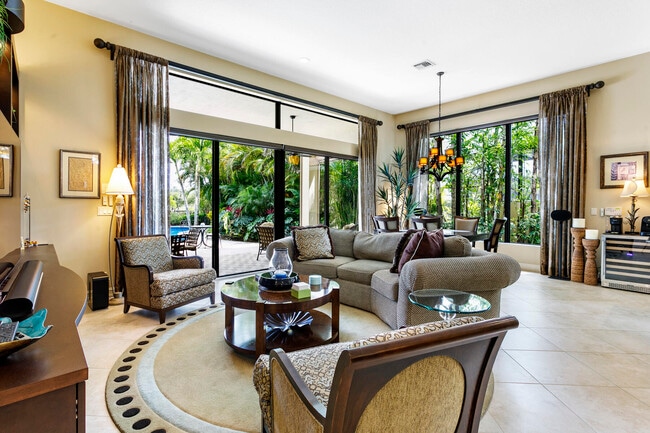 Building Photo - 6700 Fox Hollow Dr