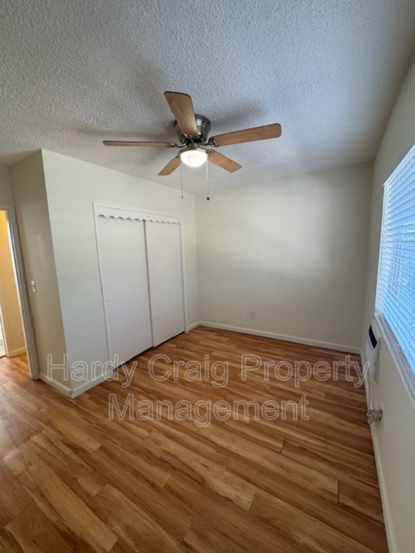 Building Photo - 3906 La Crescenta Ave