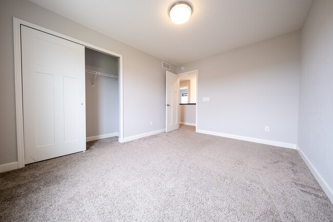 Building Photo - 18196 Goldfinch Wy