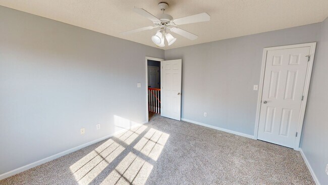 Building Photo - Spacious home near Fort Bragg, Schools, & Shopping!