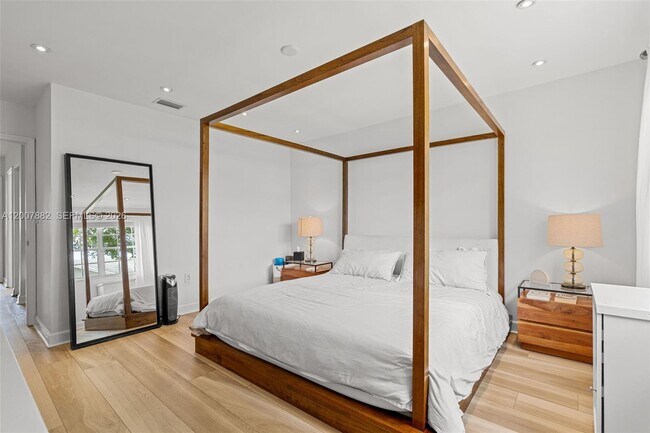 Building Photo - 11845 SW 100th St