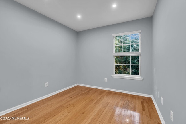 Building Photo - 31 Lexington Ct