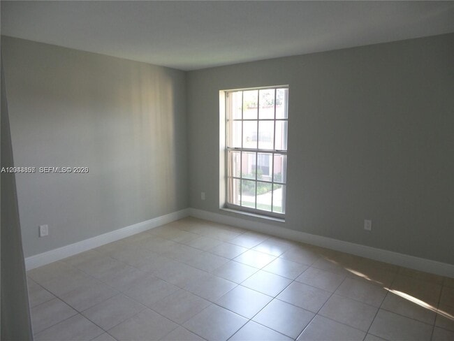 Building Photo - 10794 N Kendall Dr