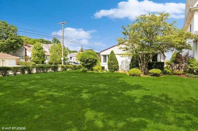 Building Photo - 4701 Lawn Ave