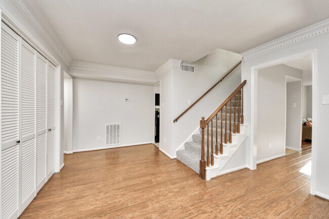 Building Photo - 18209 Vinland Dr