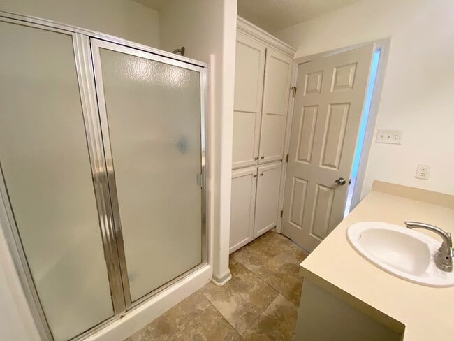 Building Photo - 2-Bed, 2.5-Bath Townhouse Near McNeese State University!!