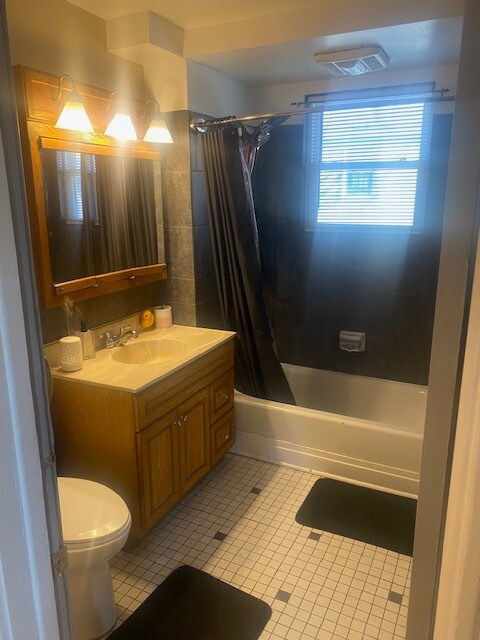 Building Photo - 554 N Long Ave