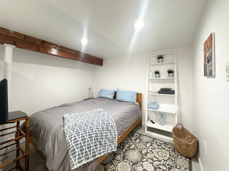 Building Photo - 44 Woodbine St