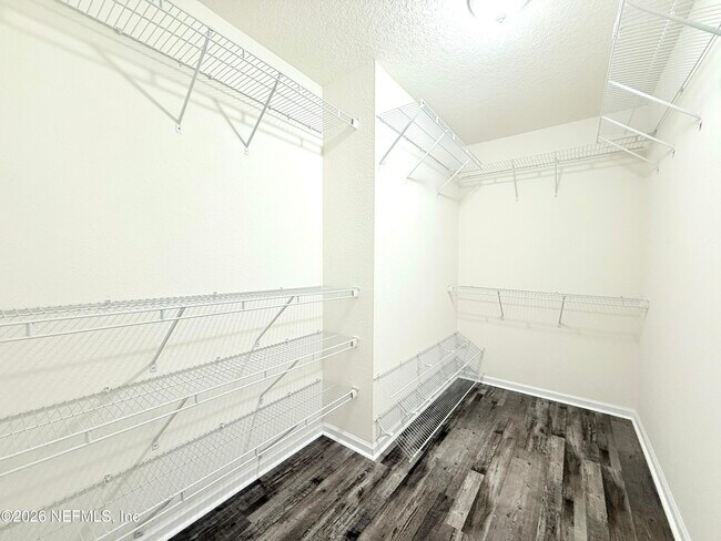 Building Photo - 7838 Meadow Walk Ln