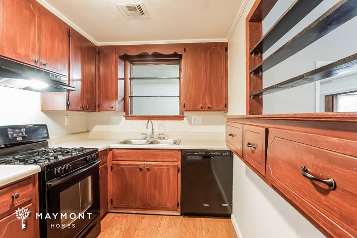 Building Photo - 605 Woodvale Rd