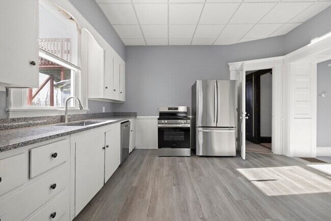 Building Photo - 275 Market St