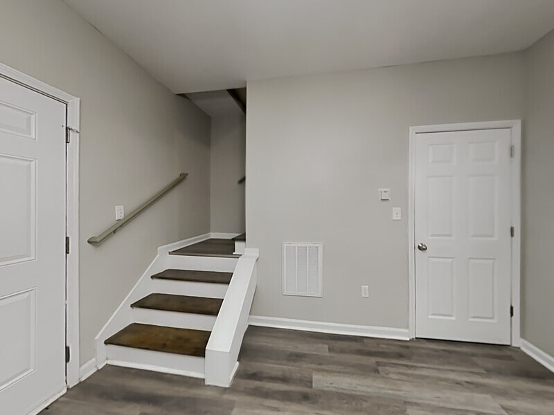 Building Photo - 255 Farrington Ave SE