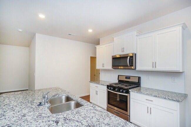 Building Photo - 538 King Clover Ln