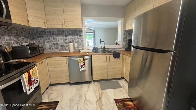 Building Photo - 496 Poinciana Dr