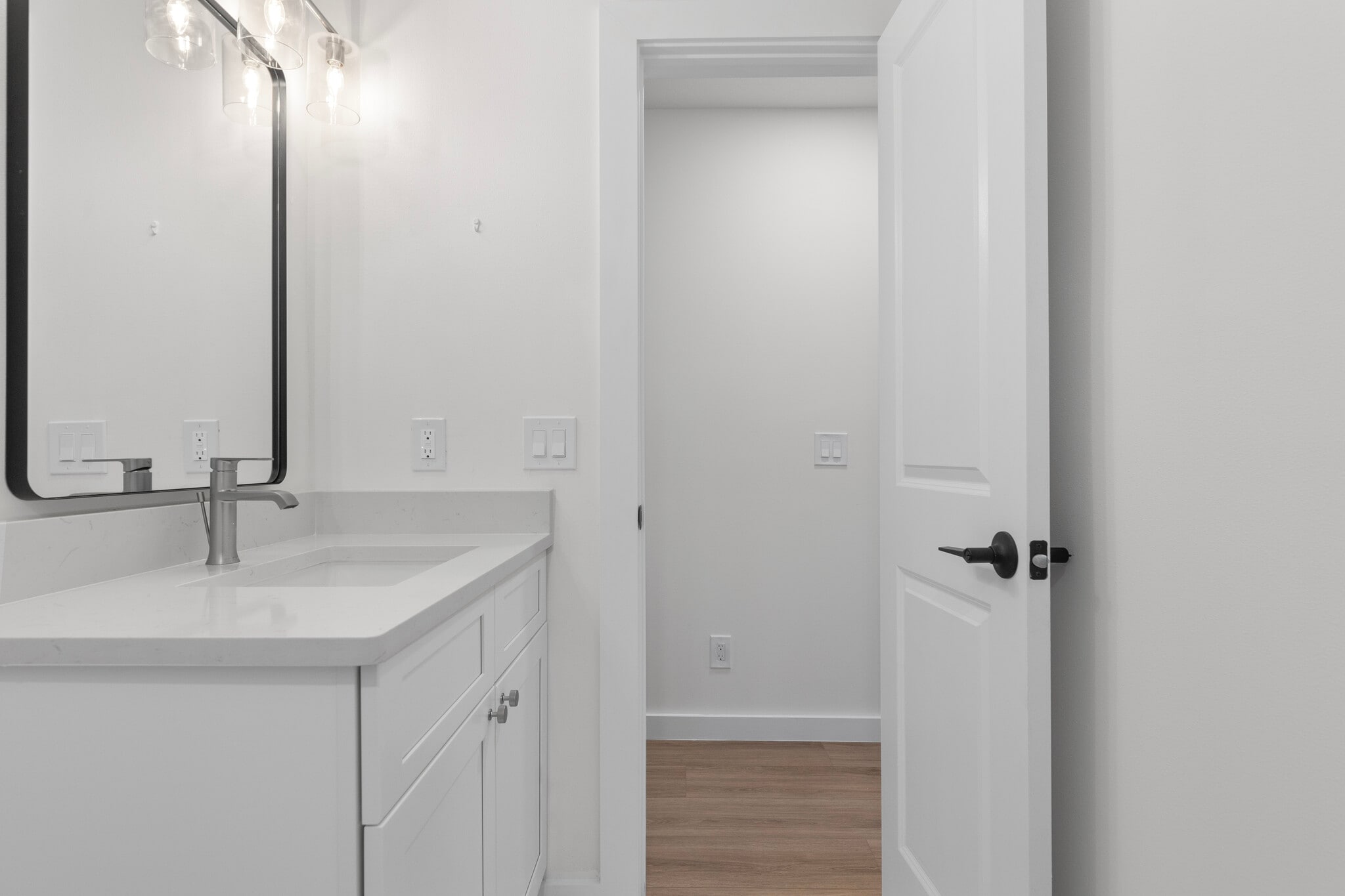 Hallway Bathroom - View 2 - 6602 S Mascotte St