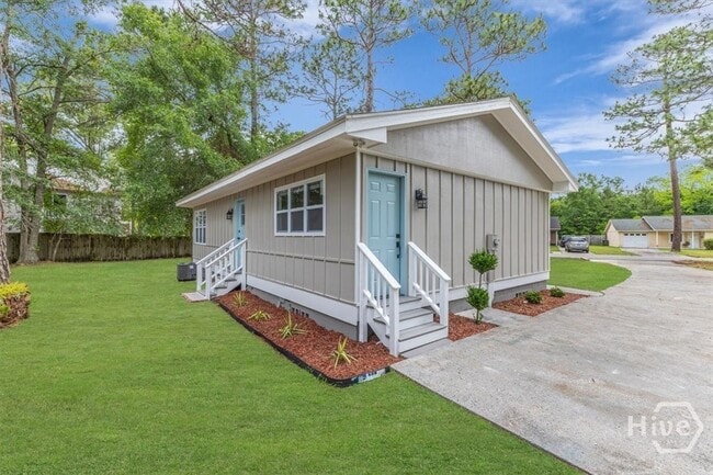 Building Photo - 131 Pointe S Dr
