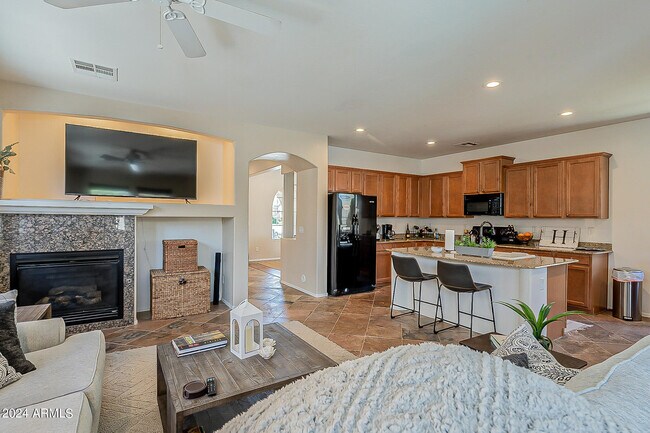Building Photo - 21124 W Prospector Way
