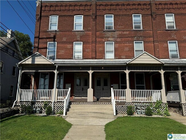 Primary Photo - 527 Linden St