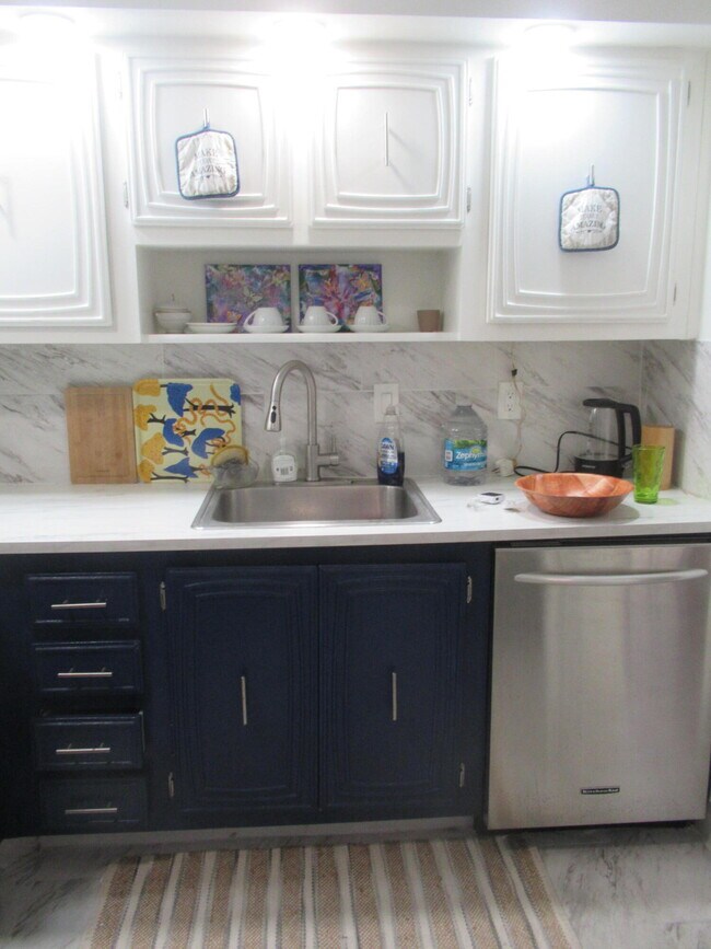 Building Photo - 2841 Somerset Dr