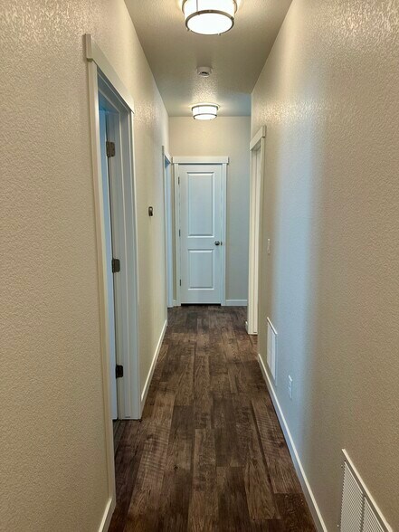 Hallway w/ linen closet - 13653 Frost Bitten Grv