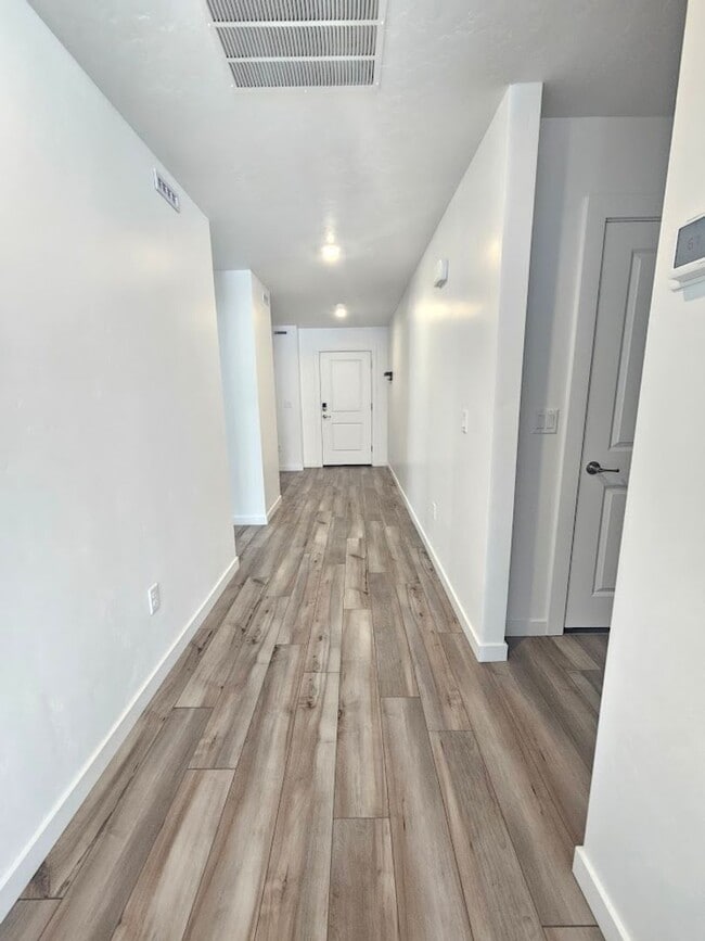 Building Photo - Newer 3 Bedroom Home