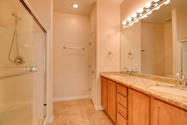 Building Photo - Sun City Aliante Must See!