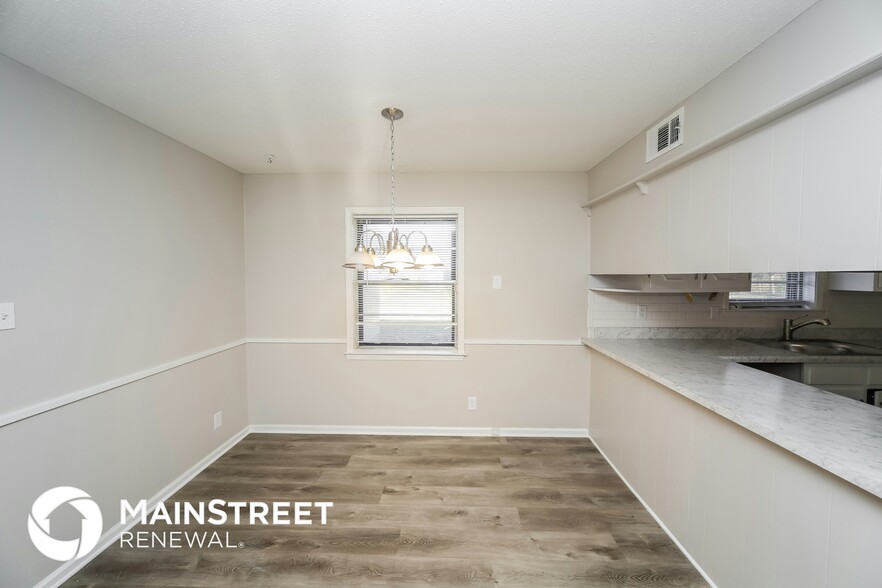 Building Photo - 4346 Gardenview Dr