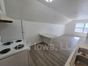 Building Photo - 1125 1/2 Mulberry Street