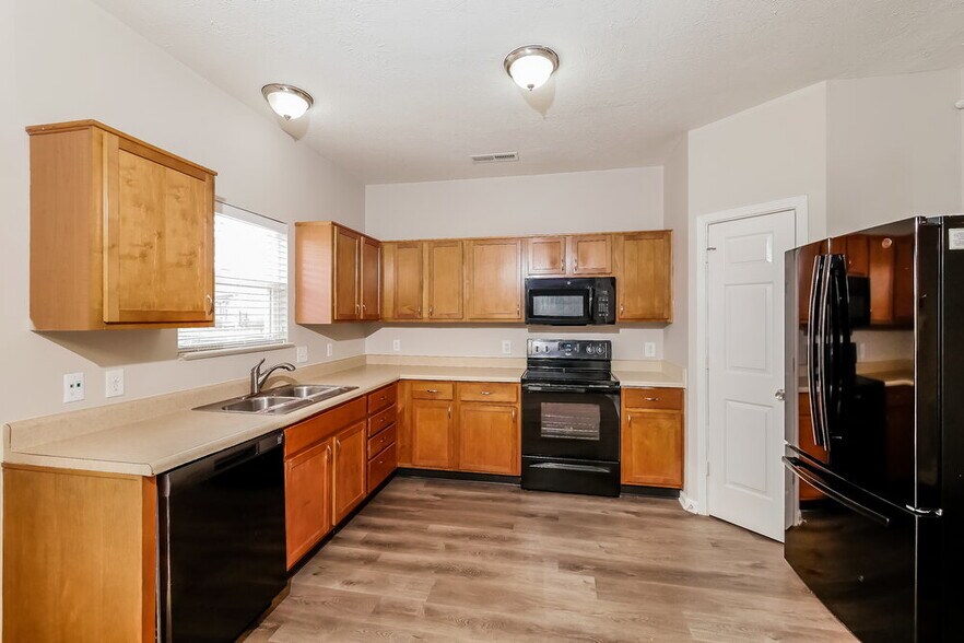 Building Photo - 5742 Twin River Ln