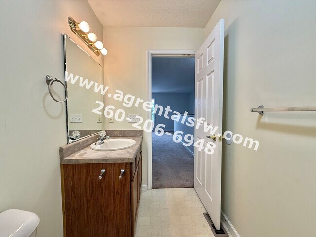 Building Photo - 3 Bedroom House - $300 off first months rent