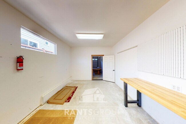 Building Photo - Beautiful Home in Hawks Prairie