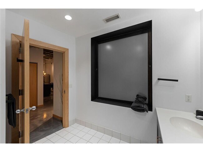 Building Photo - 601 S Marquette Ave