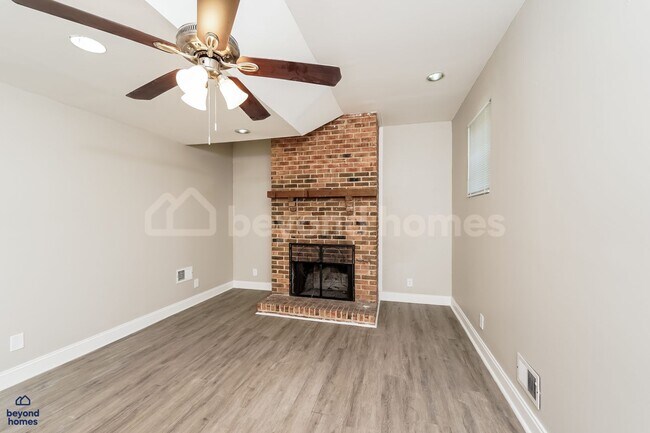 Building Photo - Beautiful 3 Bed 2 Bath Home in Hoover - Ju...