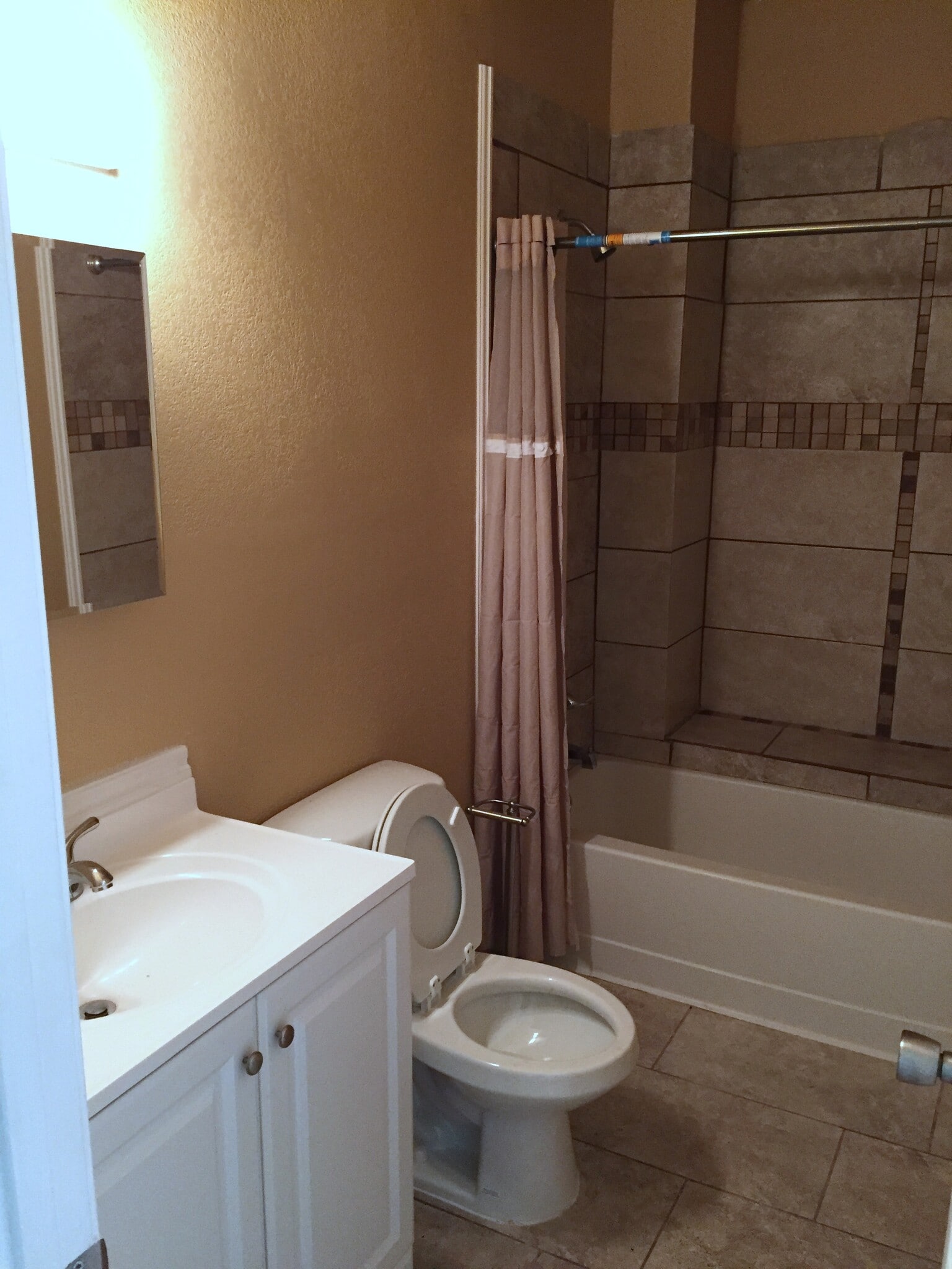 Bathroom - 1301 N Klein Ave