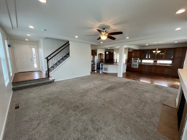 Building Photo - 5 Bed, 3.5 Bath with A/C, Available Now! -...