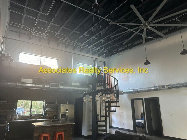 Building Photo - Modern Industrial 2Bed/2Bath Plus Loft in NW Gainesville