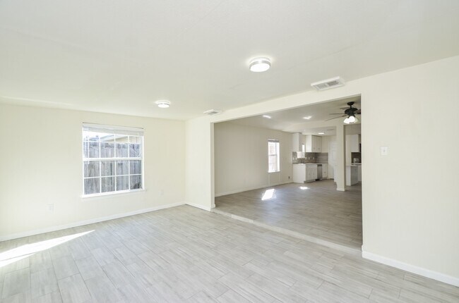 Building Photo - 17614 Sundrop Ln