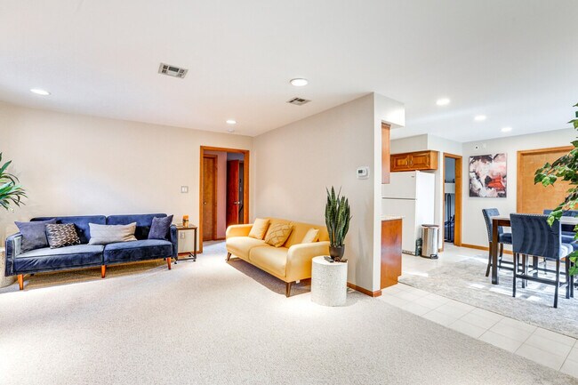 Building Photo - 31 Diane Dr