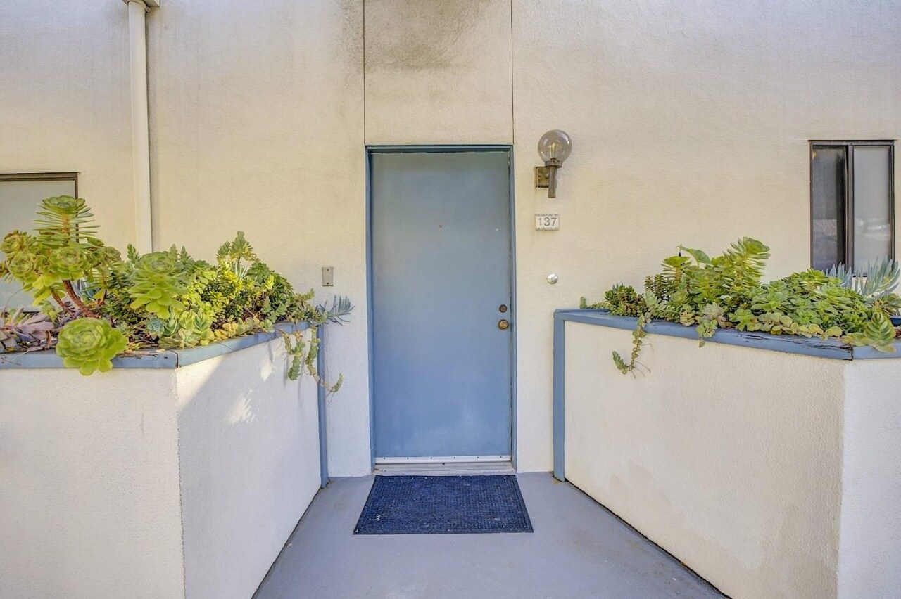 Building Photo - 4691 Albany Cir