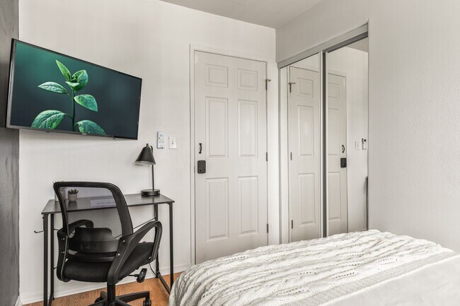 Building Photo - 10777 Ashton Ave