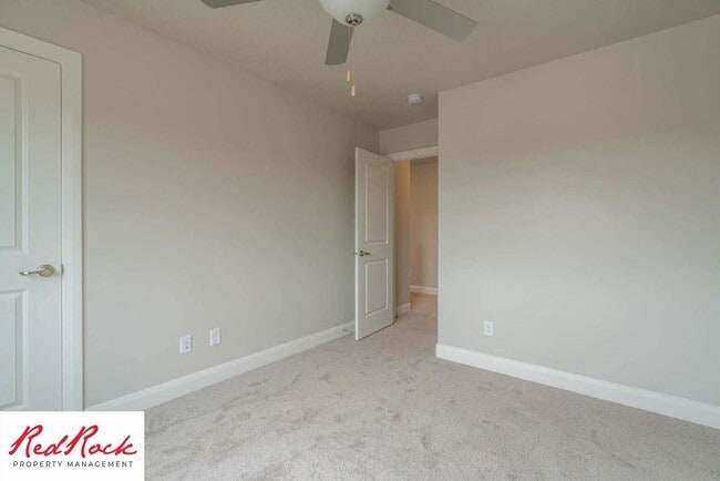 Building Photo - Beautiful Townhome in Hurricane Heights!