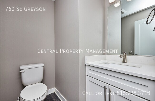 Building Photo - 760 SE Greyson-