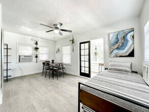 Building Photo - 1829 Hollenbeck Dr