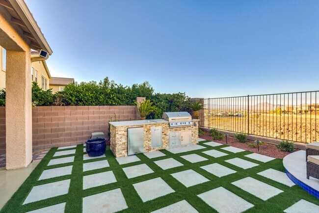 Building Photo - MacDonald Ranch Dream Home with Resort Sty...