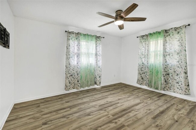 Building Photo - 4130 Lake Saunders Dr