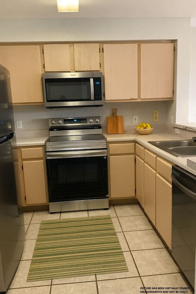 Building Photo - Available now!  Gated Community in Hunters Creek, Audubon Villas!