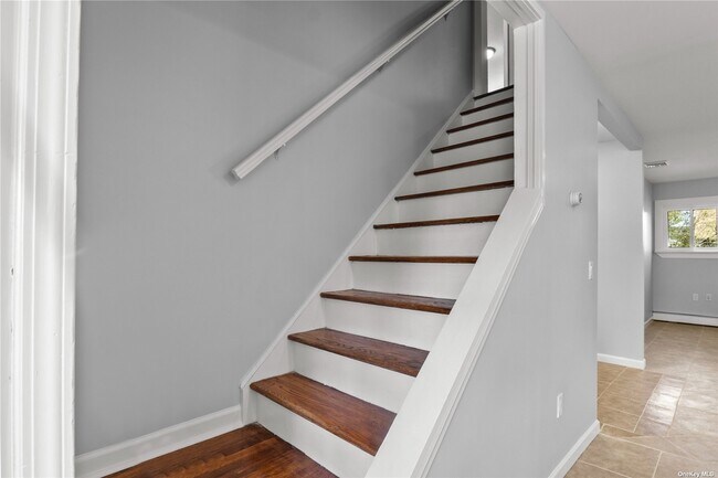 Building Photo - 675 S Long Beach Ave