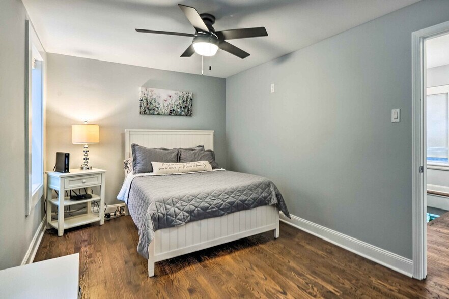 Building Photo - 7931 S Eberhart Ave