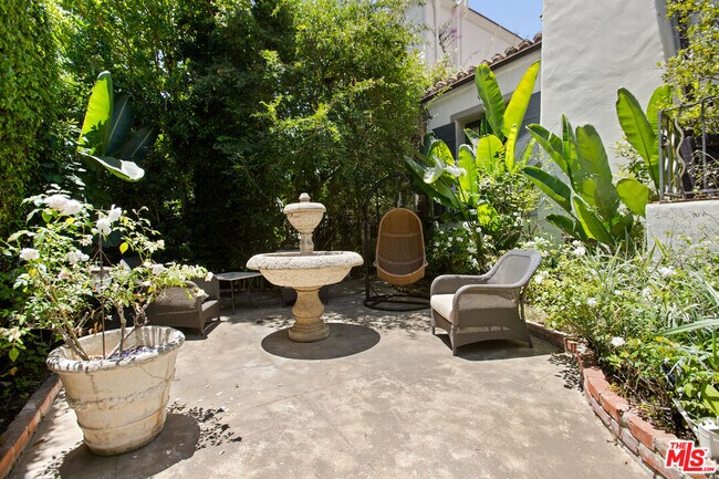 Building Photo - 1407 N Beverly Dr
